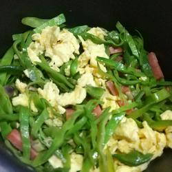 梅豆角炒火腿鸡蛋的做法[图]