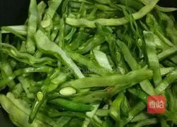 梅豆角炒火腿鸡蛋的做法图解2