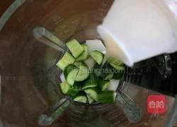 养乐多雪梨黄瓜汁的做法图解7