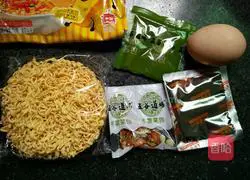 Illustration of how to make egg cheese ramen 2