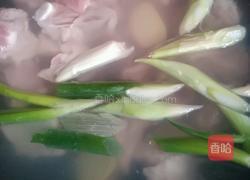 排骨玉米海带汤的做法图解2