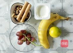 坚果麦片香蕉酸奶昔的做法图解1