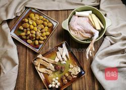 竹荪莲子百合板栗鸡汤的做法图解1