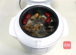 菌菇山药乌鸡汤的做法图解6