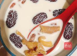 牛奶红枣炖鱼胶的做法图解7