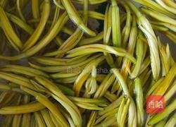 清炒黄花菜的做法图解1