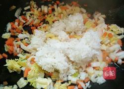 胡萝卜白菜蛋炒饭的做法图解7