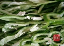 青椒炒肉丝的做法图解1