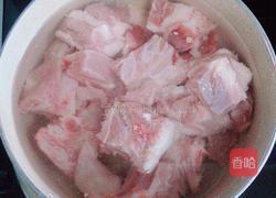 海带排骨汤的做法图解1