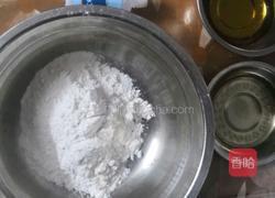 广式月饼(蛋黄豆沙馅)的做法图解1