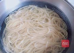 黑椒牛柳丝炒意粉的做法图解2