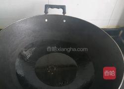 鸡肉炖木耳的做法图解1