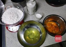 电高压锅电饭煲戚风蛋糕的做法图解1