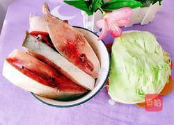 卷心菜蒸鱼的做法图解1
