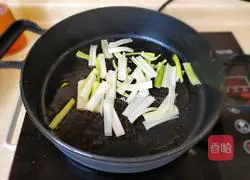 Illustration of how to cook sea cucumber with green onion 3