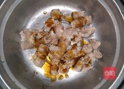 金针芝士牛焗饭的做法图解2