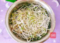 Illustration of how to make steamed bean sprouts and shrimp 4