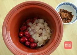 鲜龙眼红枣甜汤的做法图解3