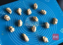 蛋黄月饼（螃蟹造型）的做法图解5