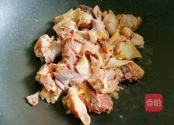 营养滋补的虫草炖鸡汤的做法图解3