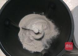 玉米面饼子的做法图解1