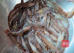 水煮基围虾的做法图解1