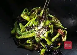 Illustration of how to make chili and prunes 9