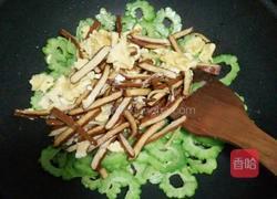 苦瓜炒豆干的做法图解10