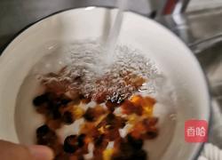 桃胶养颜汤的做法图解2