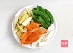 玉米笋炒时蔬的做法图解3