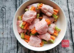 胡萝卜苦瓜酿鸡翅的做法图解7