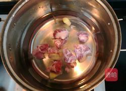 玉米排骨汤的做法图解2