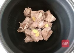 白萝卜玉米排骨汤的做法图解3