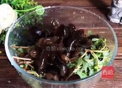 木耳拌马齿苋的做法图解2