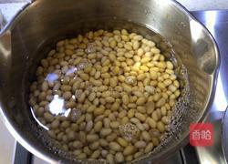黄豆炒芹菜的做法图解2