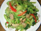 苦瓜炒肉片的做法[图]