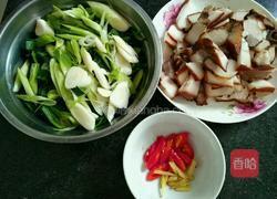 蒜苗炒薰肉的做法图解2
