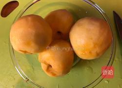 黄桃罐头的做法图解1