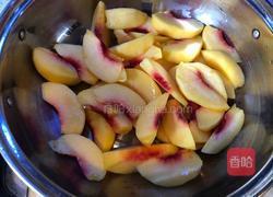 黄桃罐头的做法图解3
