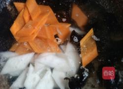 胡萝卜木耳炒山药的做法图解6