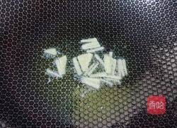 青椒炒虾皮的做法图解3