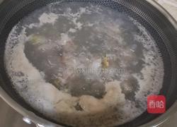 莲藕花生排骨汤的做法图解3