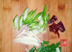 鸡杂炒芹菜的做法图解1