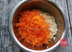 胡萝卜莲藕饼的做法图解5