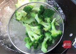 西兰花炒鸡蛋的做法图解4