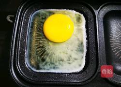 鸡蛋三明治火腿的做法图解3