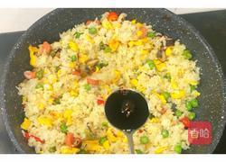 杂蔬酱油蛋炒饭的做法图解6