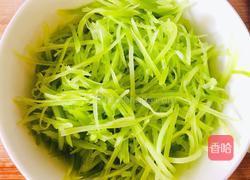 秋日润肺就靠它，莴苣炒百合，清爽简单易上手的做法图解2
