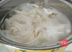 鱿鱼辣酱拌面的做法图解5