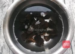 西兰花拌黑木耳的做法图解6